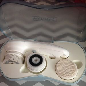 Vanity planet facial cleanser
